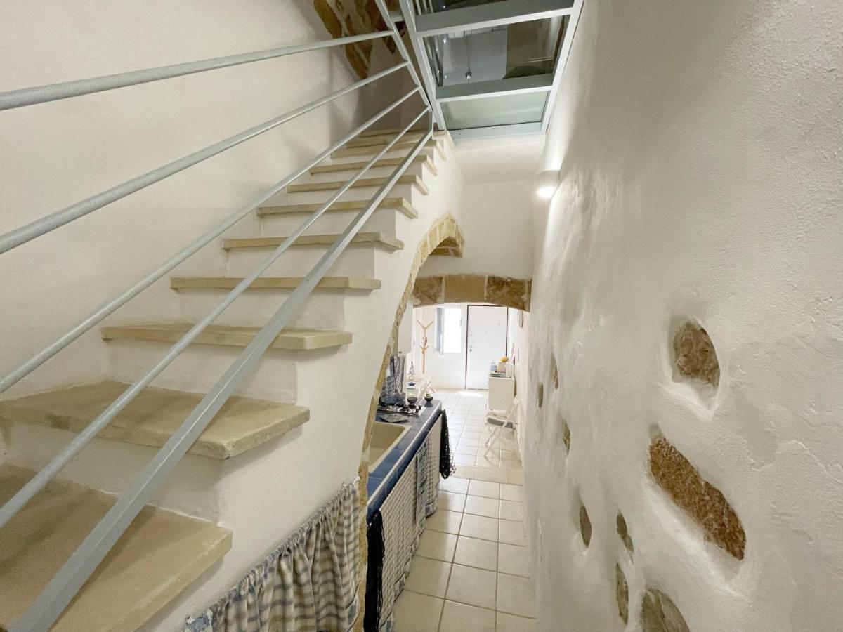 Mediterraneo House- Casa Nel Centro Storico Матіно Екстер'єр фото